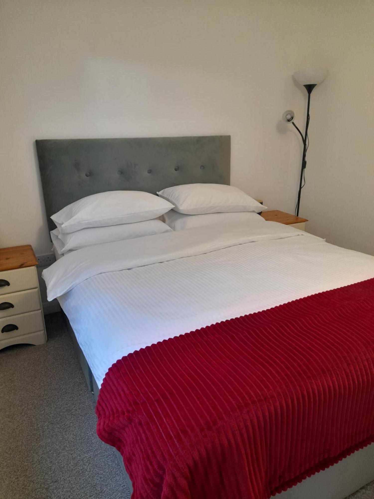 Glastonbury Town Center-Entire Apartment Eksteriør billede